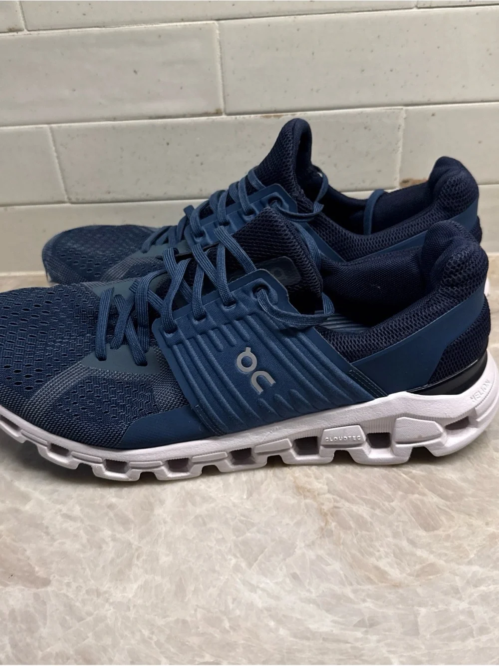 On Cloudswift Running Shoes Size 10